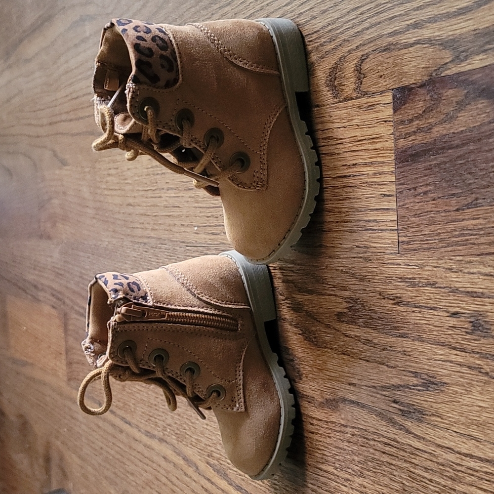 Tan cheetah collared boots